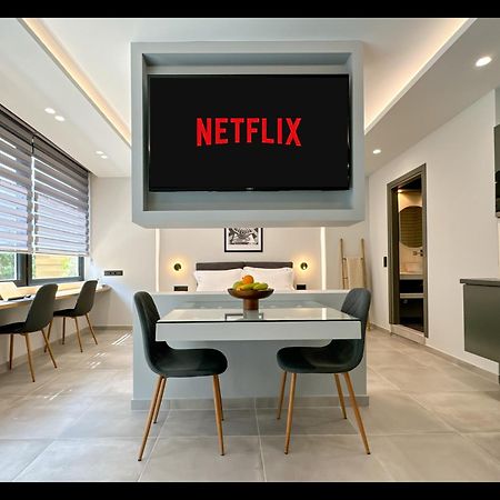 Luxury Downtown Apartment Α5 テッサロニキ エクステリア 写真
